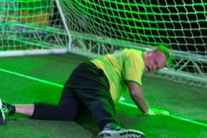 邮报：澳大利亚传奇门将博斯尼奇世界杯宣传活动受伤，面临手术