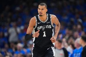有调整！文班亚马首节休息了近5分钟 已超过G4整场的不在场时间