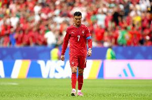 前球员:C罗不适合现在的位置，我喜欢他踢边路，中锋不是他的风格